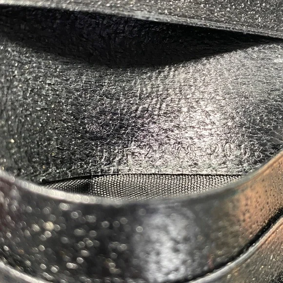 Authentic Gucci Black Textured Leather Wallet - Picture 7 of 14